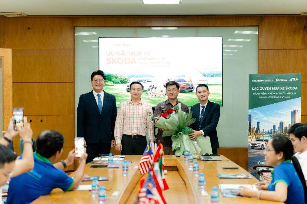 CBNV VietGlove trải nghiệm lái thử xe Škoda